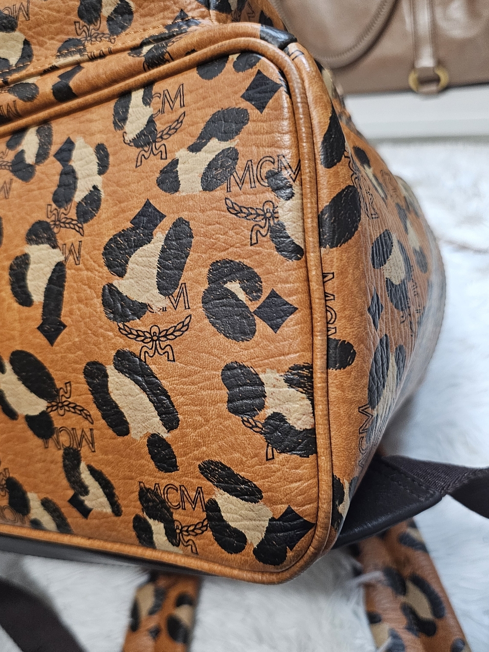 MCM Leopard-Print Visetos Backpack in Cognac and Black - Picture 4 of 7